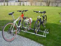 Stojak rowerowy na cztery rowery.Wykonany z rury fi 50 i fi 20 mm.Malowany lub ocynkowany.